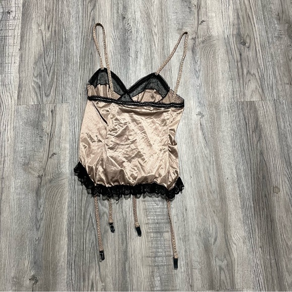 Elegant Black and Tan Lace Bustier - Picture 4 of 5